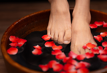 Hot or cold, footbaths: a natural remedy for your well-being